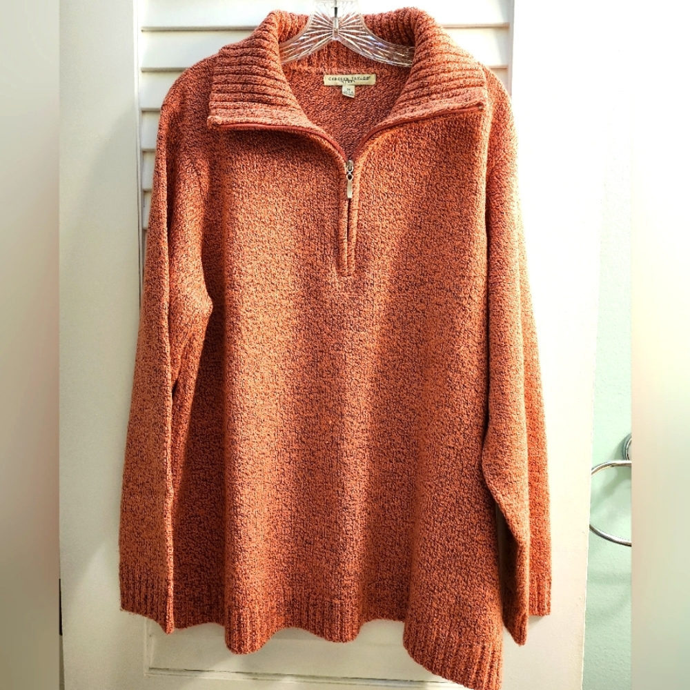 Sweater with zippered collar